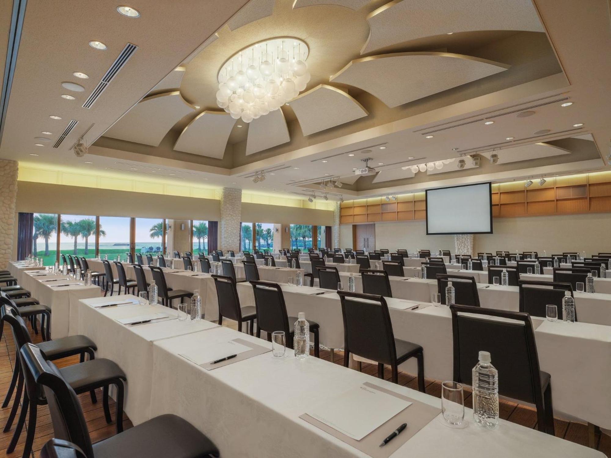 Ana Intercontinental Manza Beach Resort By Ihg Onna Exterior photo
