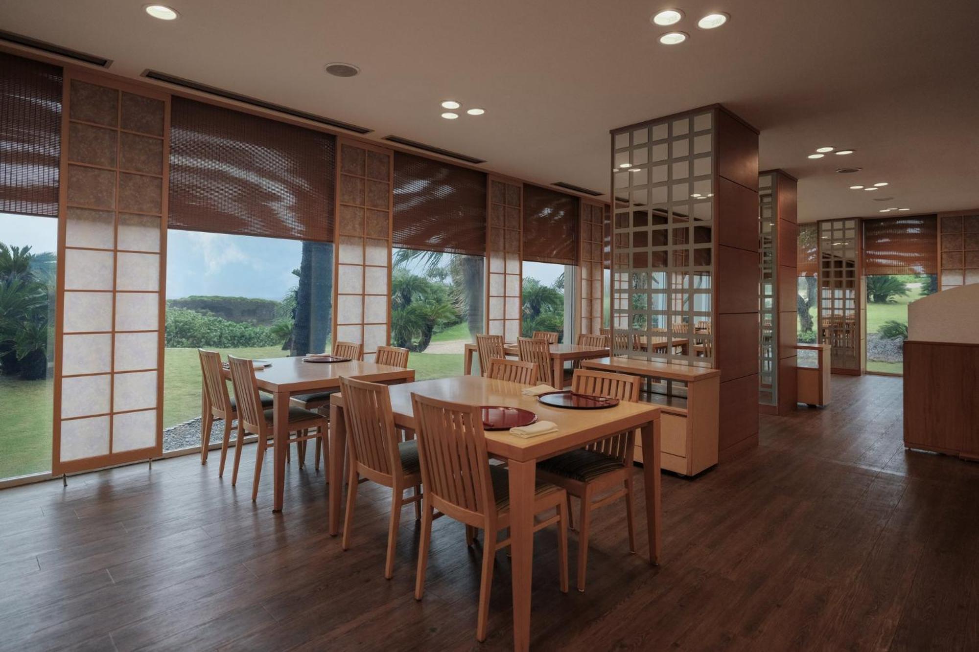 Ana Intercontinental Manza Beach Resort By Ihg Onna Exterior photo